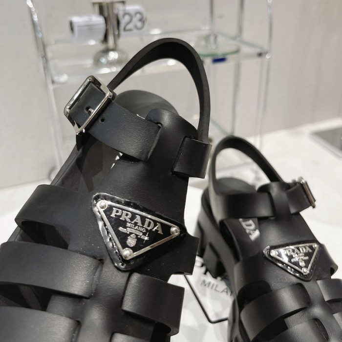 Pra*a women foam rubber sandals black