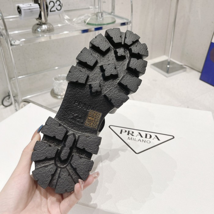 Pra*a women foam rubber sandals black