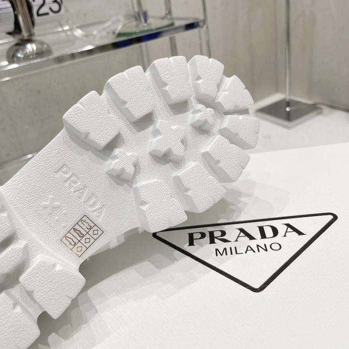 Pra*a women foam rubber sandals white
