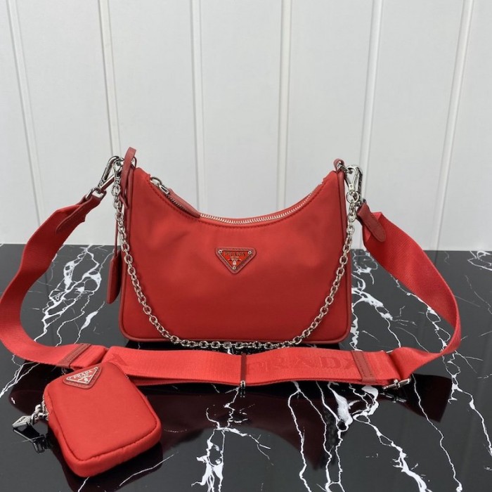 Pra*a re-edition 2005 nylon shoulder bag red