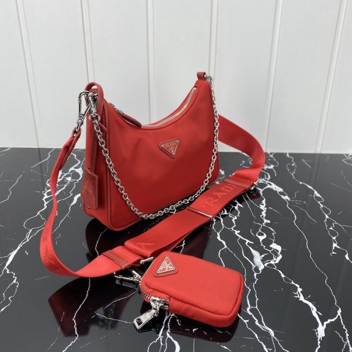 Pra*a re-edition 2005 nylon shoulder bag red