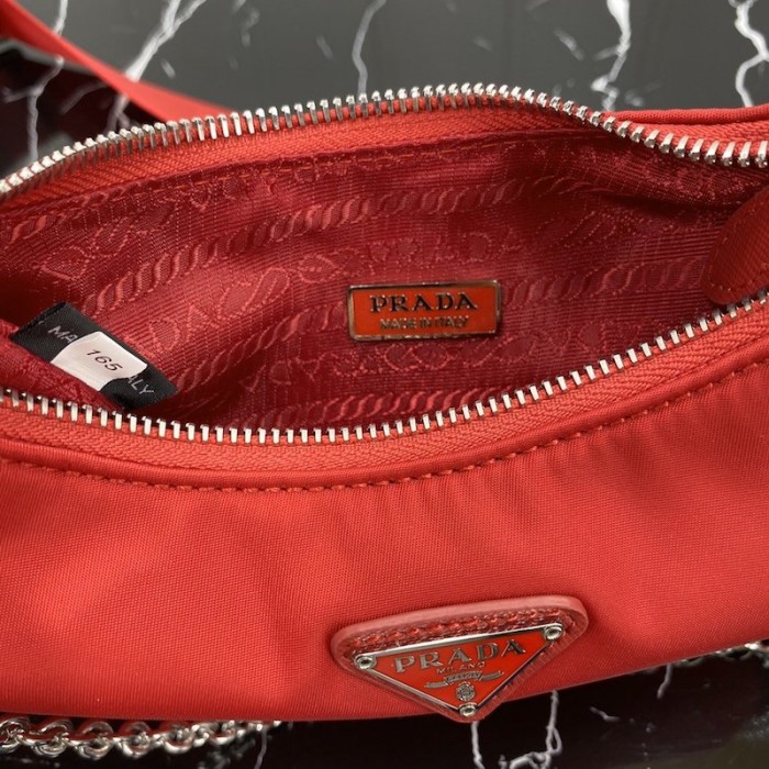 Pra*a re-edition 2005 nylon shoulder bag red