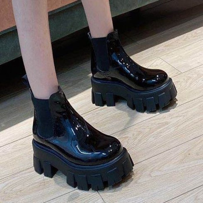 Pra*a monolith patent leather booties black