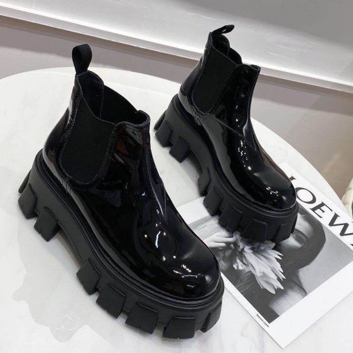 Pra*a monolith patent leather booties black