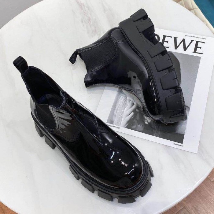 Pra*a monolith patent leather booties black