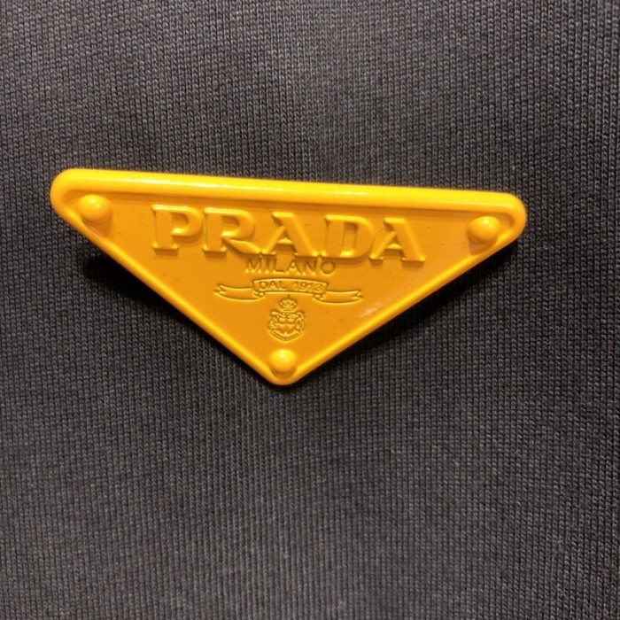 Pra*a triangle-logo jersey t-shirt black