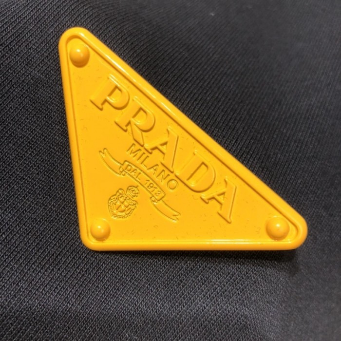 Pra*a triangle-logo jersey t-shirt black