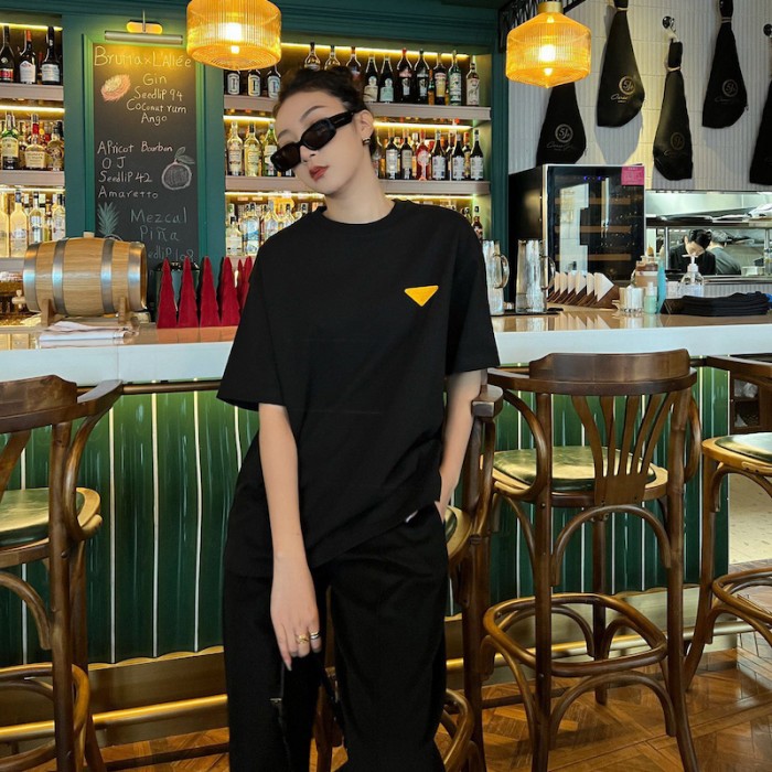 Pra*a triangle-logo jersey t-shirt black