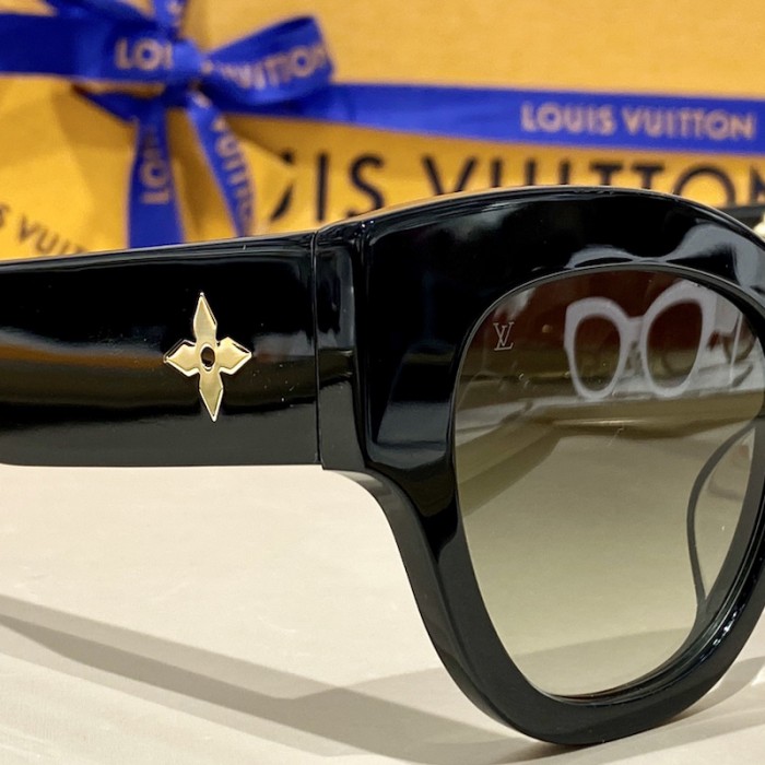 l**is V*t*n napali sunglasses z1460w