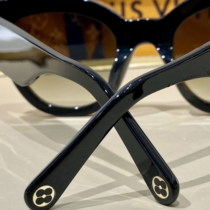 l**is V*t*n napali sunglasses z1460w