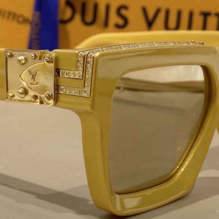l**is V*t*n 1.1 millionaires sunglasses z1486e