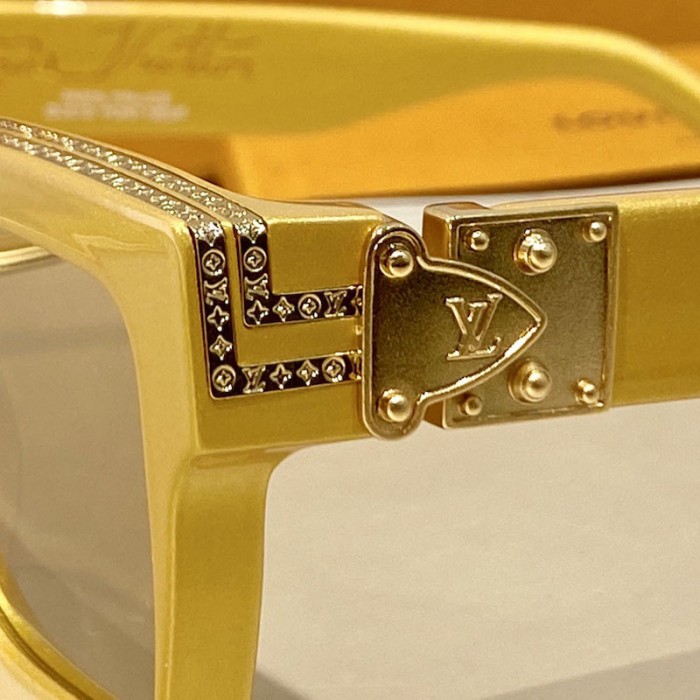 l**is V*t*n 1.1 millionaires sunglasses z1486e