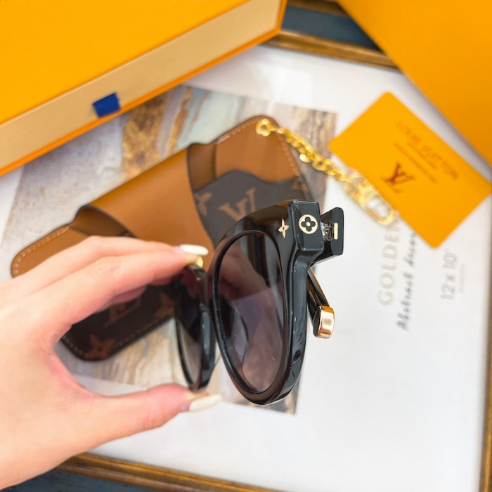 l**is V*t*n my monogram round sunglasses z1526w