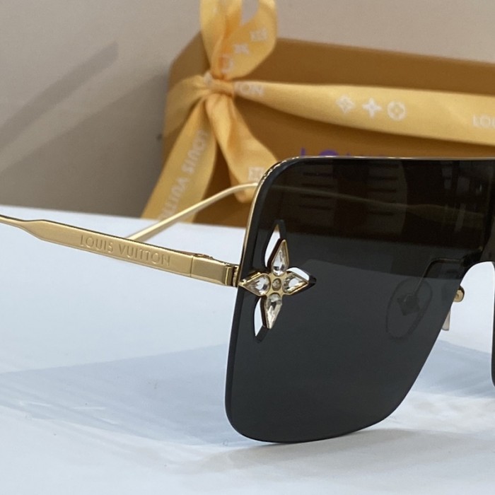 l**is V*t*n star light sunglasses z1644u