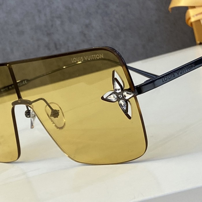 l**is V*t*n star light sunglasses z1645u
