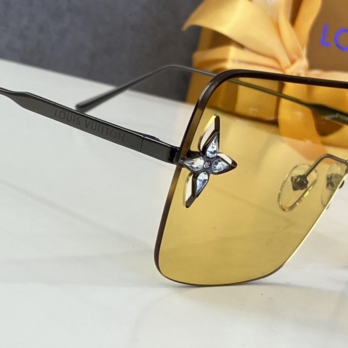 l**is V*t*n star light sunglasses z1645u
