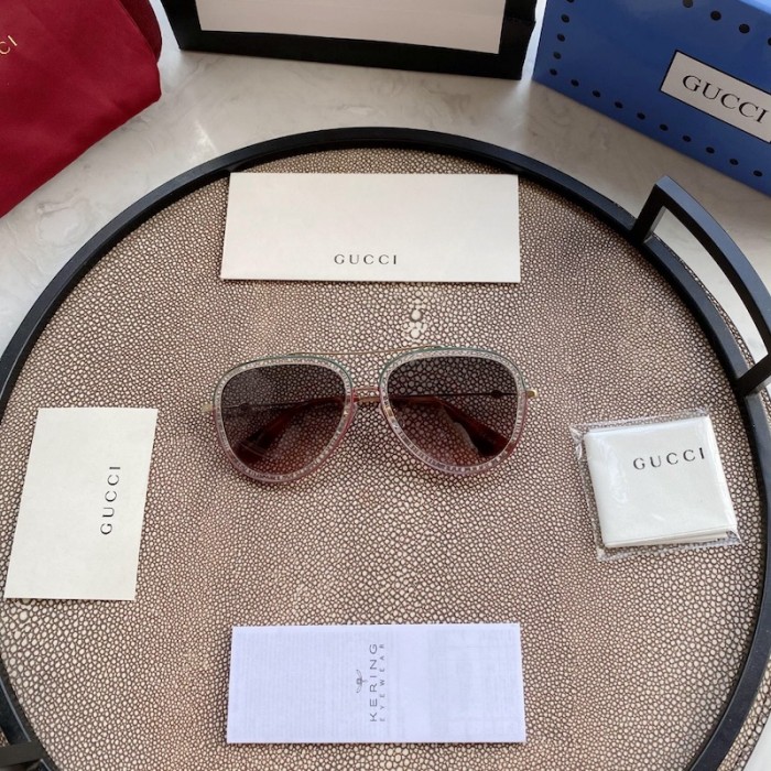 G*u*i aviator metal sunglasses clean