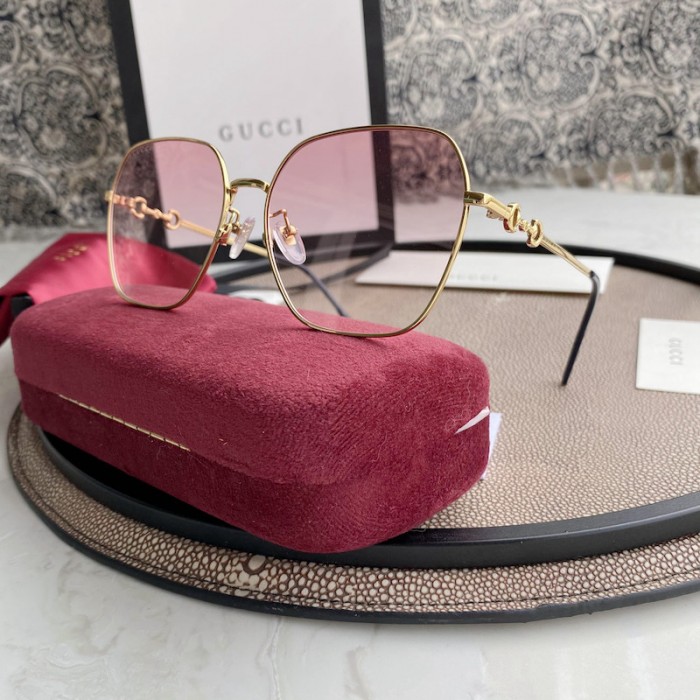 G*u*i square metal horsebit-temple sunglasses pink