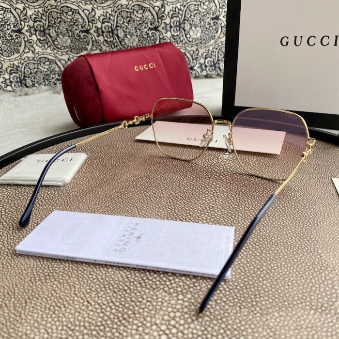 G*u*i square metal horsebit-temple sunglasses pink