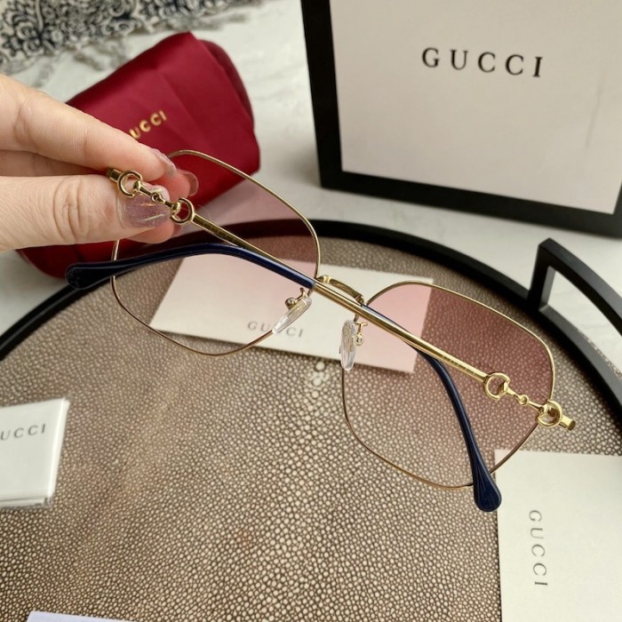 G*u*i square metal horsebit-temple sunglasses pink