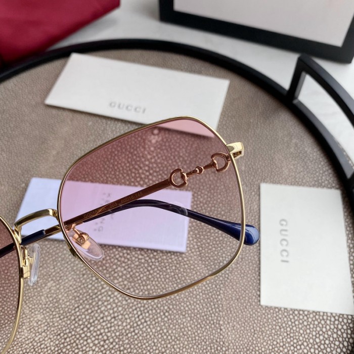 G*u*i square metal horsebit-temple sunglasses pink