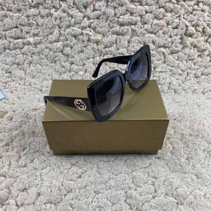 G*u*i square acetate sunglasses black