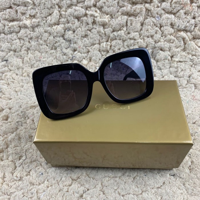 G*u*i square acetate sunglasses black