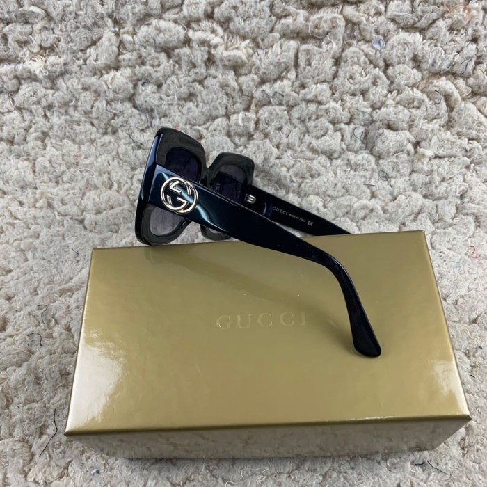 G*u*i square acetate sunglasses black