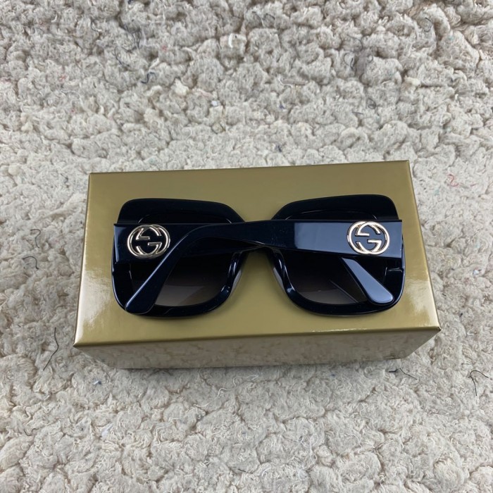 G*u*i square acetate sunglasses black