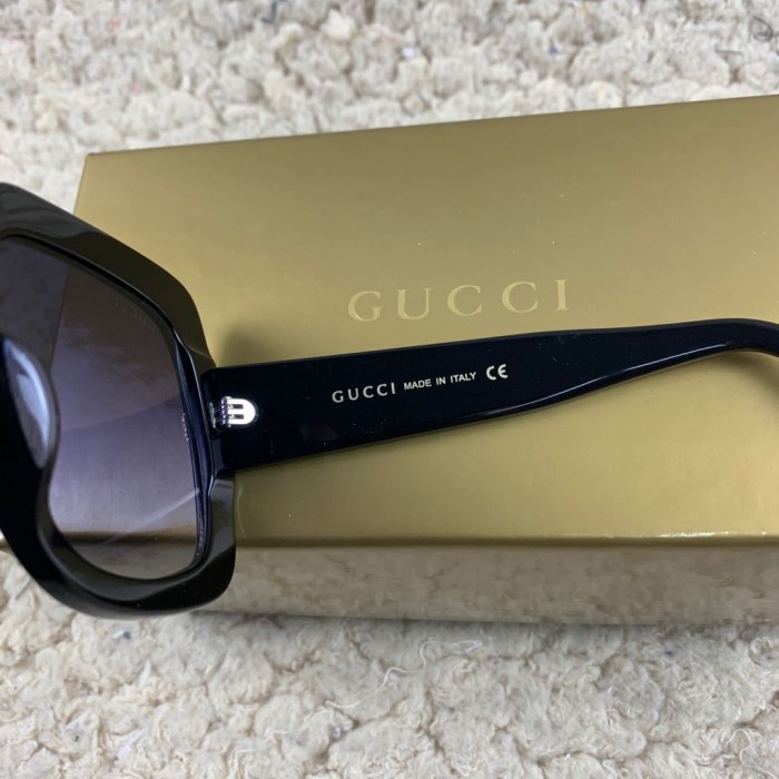 G*u*i square acetate sunglasses black