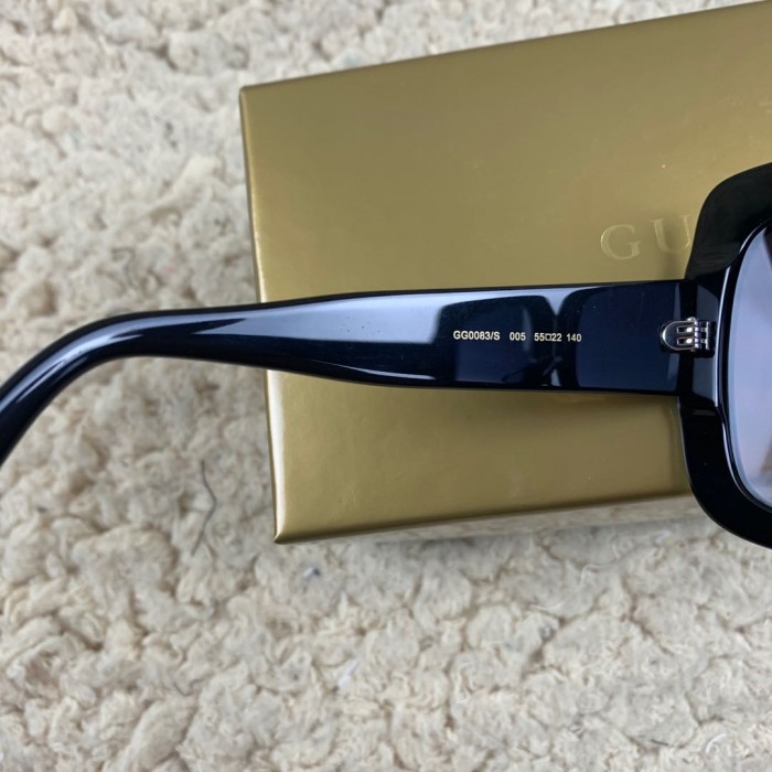 G*u*i square acetate sunglasses black