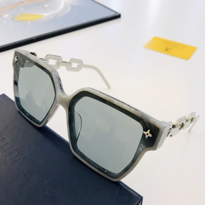 l**is V*t*n star sunglasses