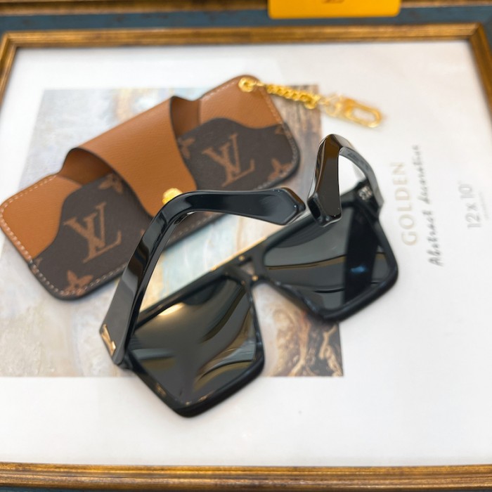 l**is V*t*n 1.1 evidence sunglasses z1502e