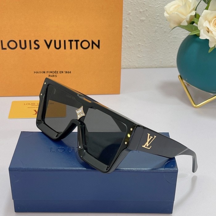 l**is V*t*n cyclone sunglasses​ z1547e