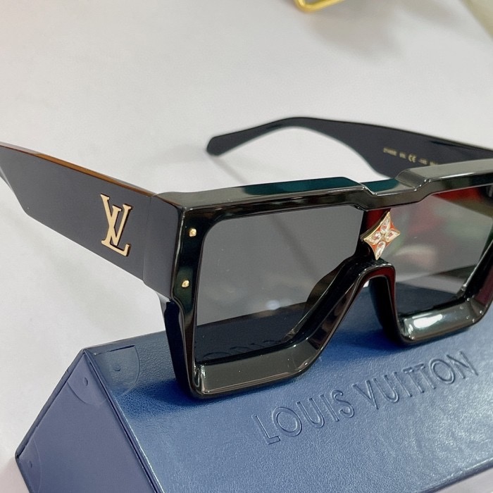 l**is V*t*n cyclone sunglasses z1547e