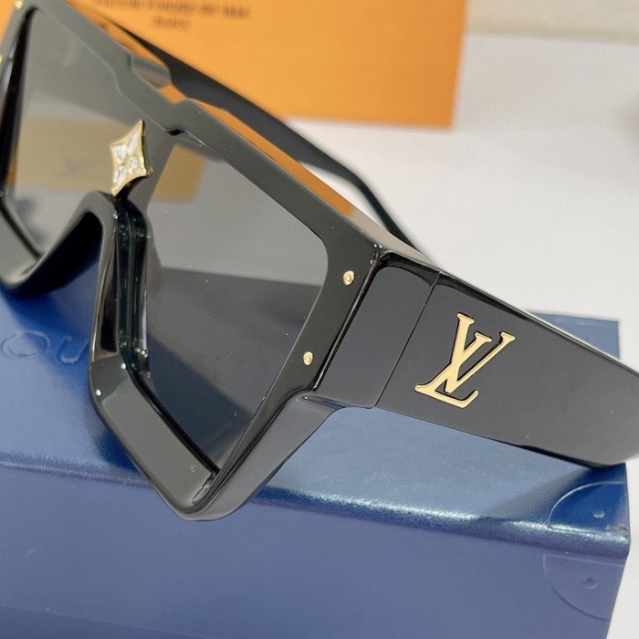 l**is V*t*n cyclone sunglasses z1547e