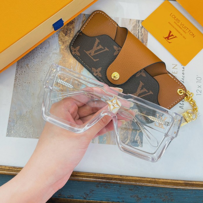 l**is V*t*n cyclone sunglasses​ z1548e