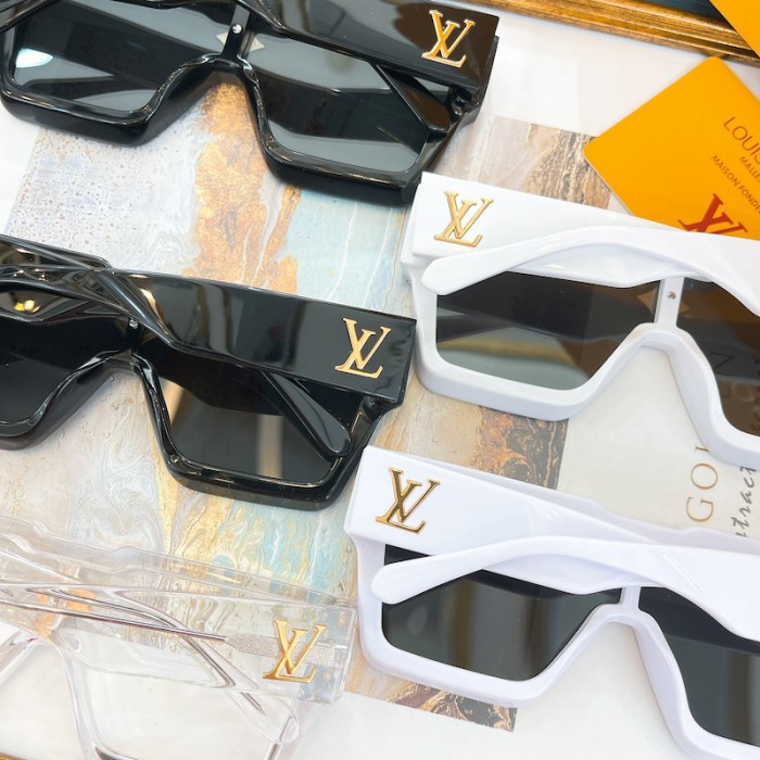 l**is V*t*n cyclone sunglasses​ z1547e white
