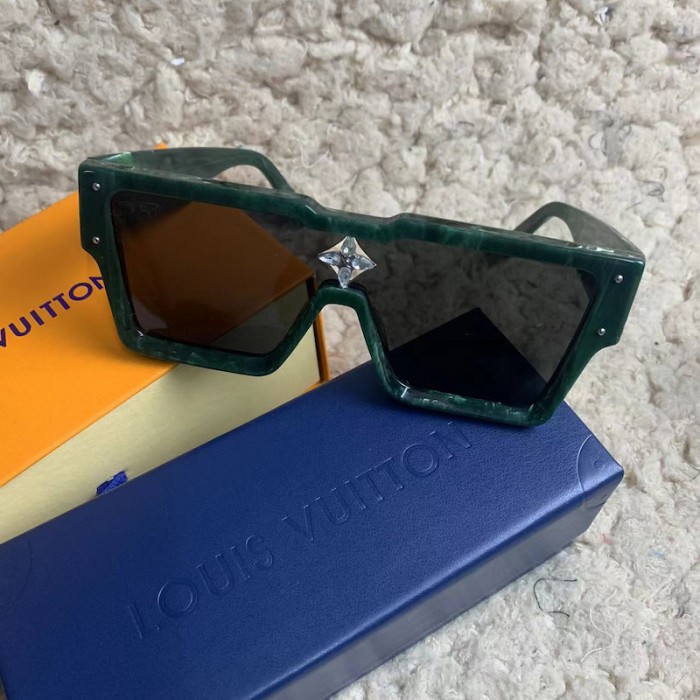l**is V*t*n cyclone sunglasses​ z1552e