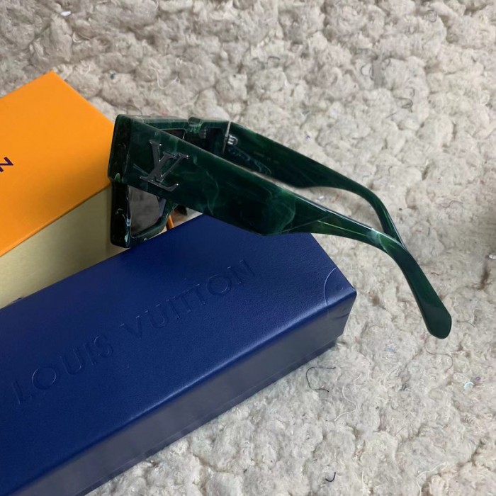 l**is V*t*n cyclone sunglasses z1552e