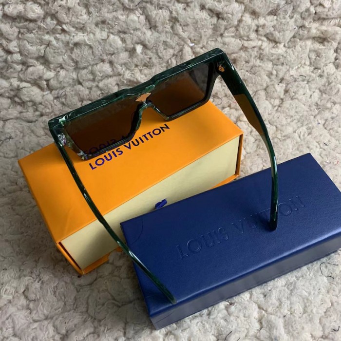 l**is V*t*n cyclone sunglasses z1552e