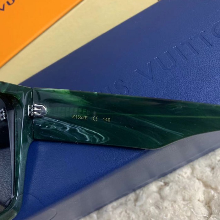 l**is V*t*n cyclone sunglasses z1552e