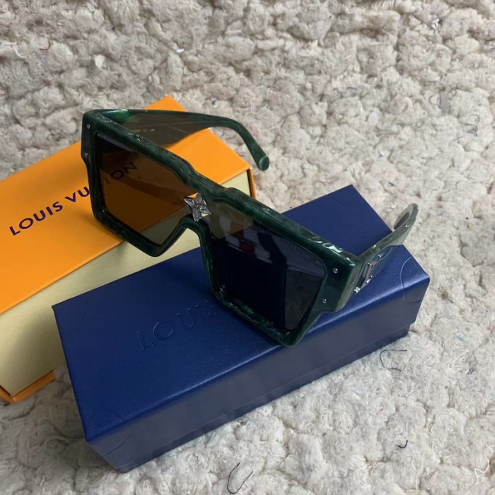 l**is V*t*n cyclone sunglasses z1552e