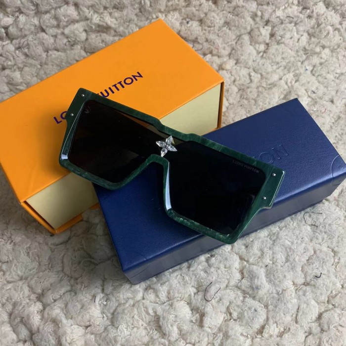 l**is V*t*n cyclone sunglasses z1552e