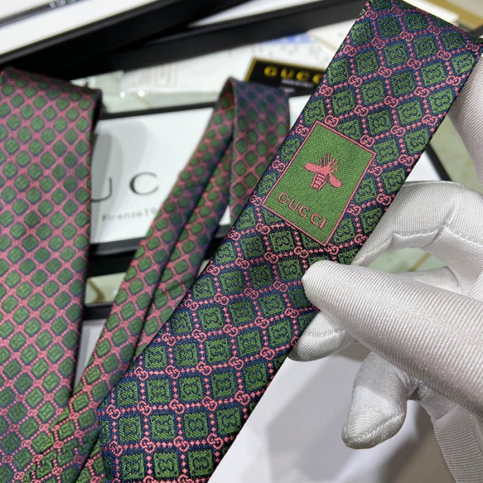 G*u*i gg and rhombus motif silk tie green
