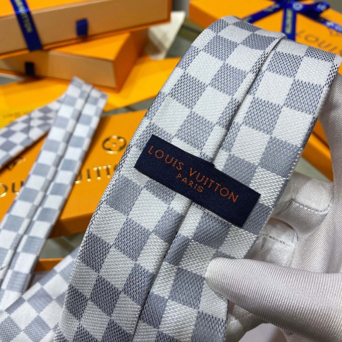 l**is V*t*n damier classique tie m71214
