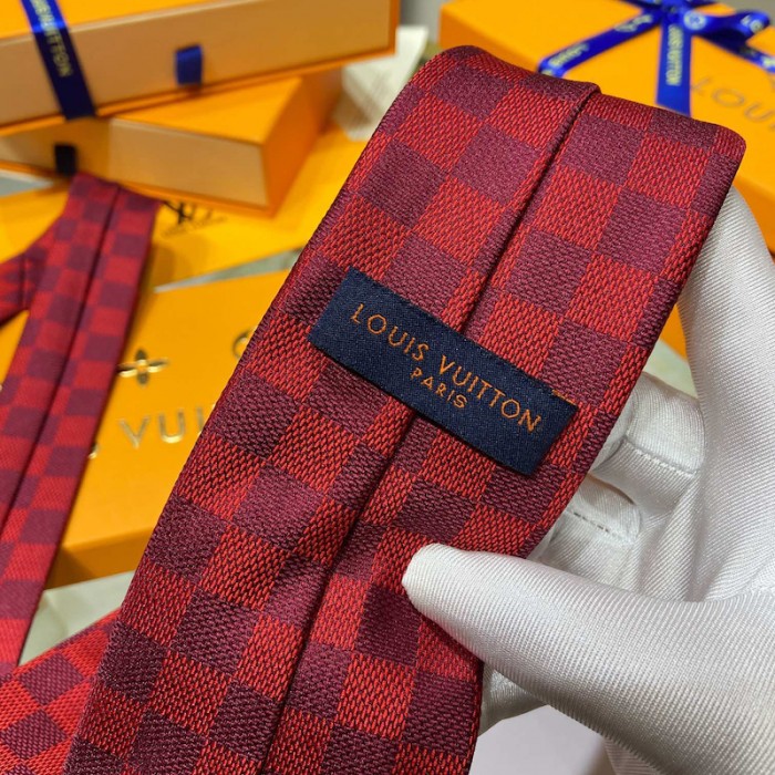 l**is V*t*n damier classique tie red