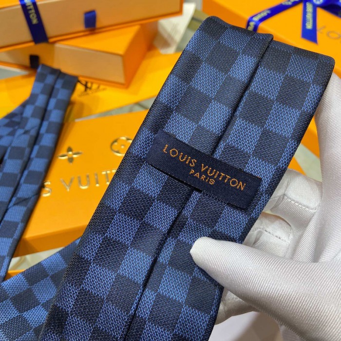 l**is V*t*n damier classique tie m78753