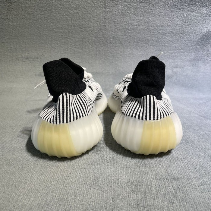 Ad*s yeezy boost 350 v2 cmpct “slate white”