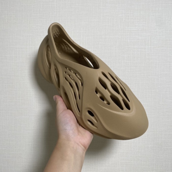 Ad*s yeezy foam earth brown